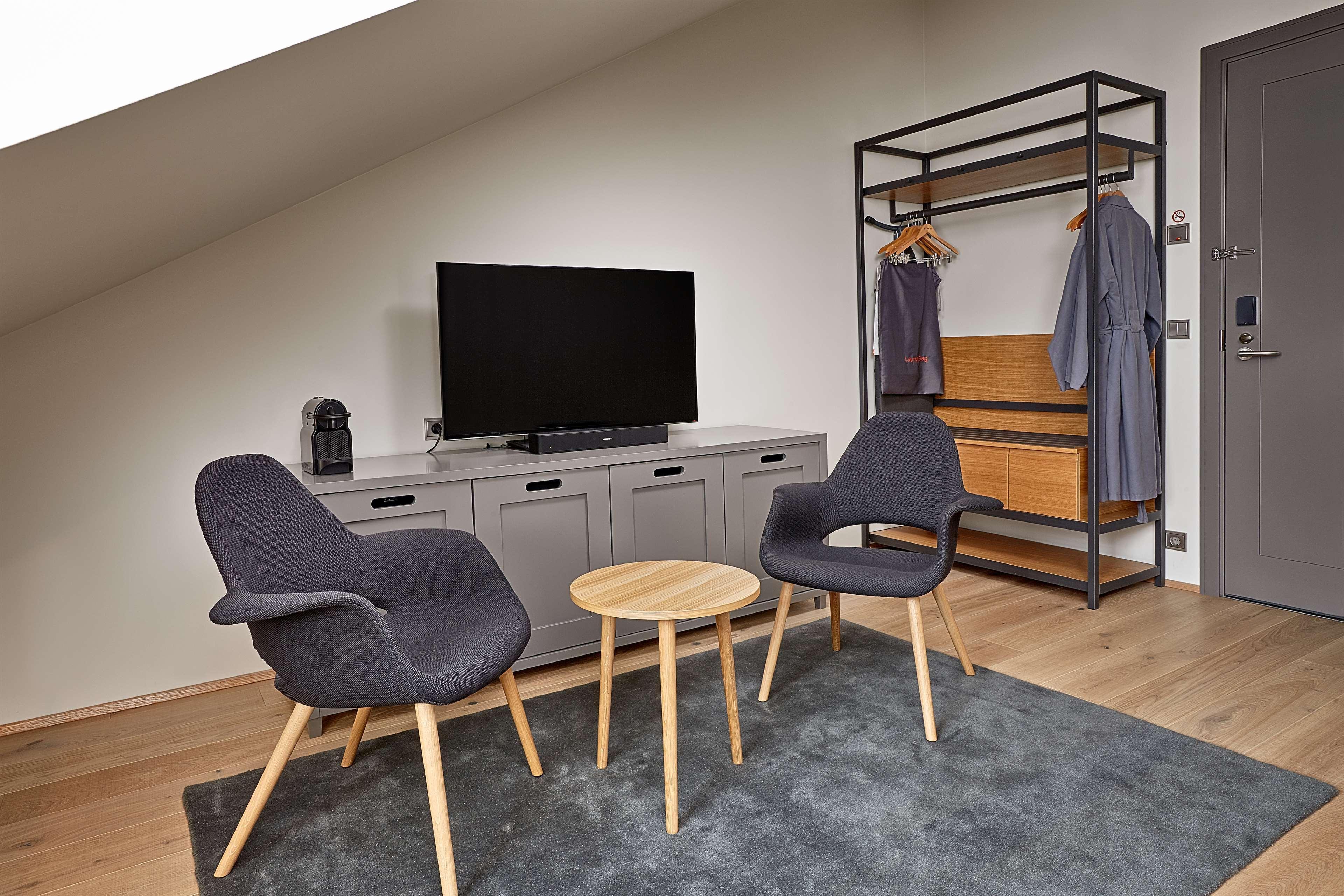 Hotel Canopy By Hilton Centre 4*