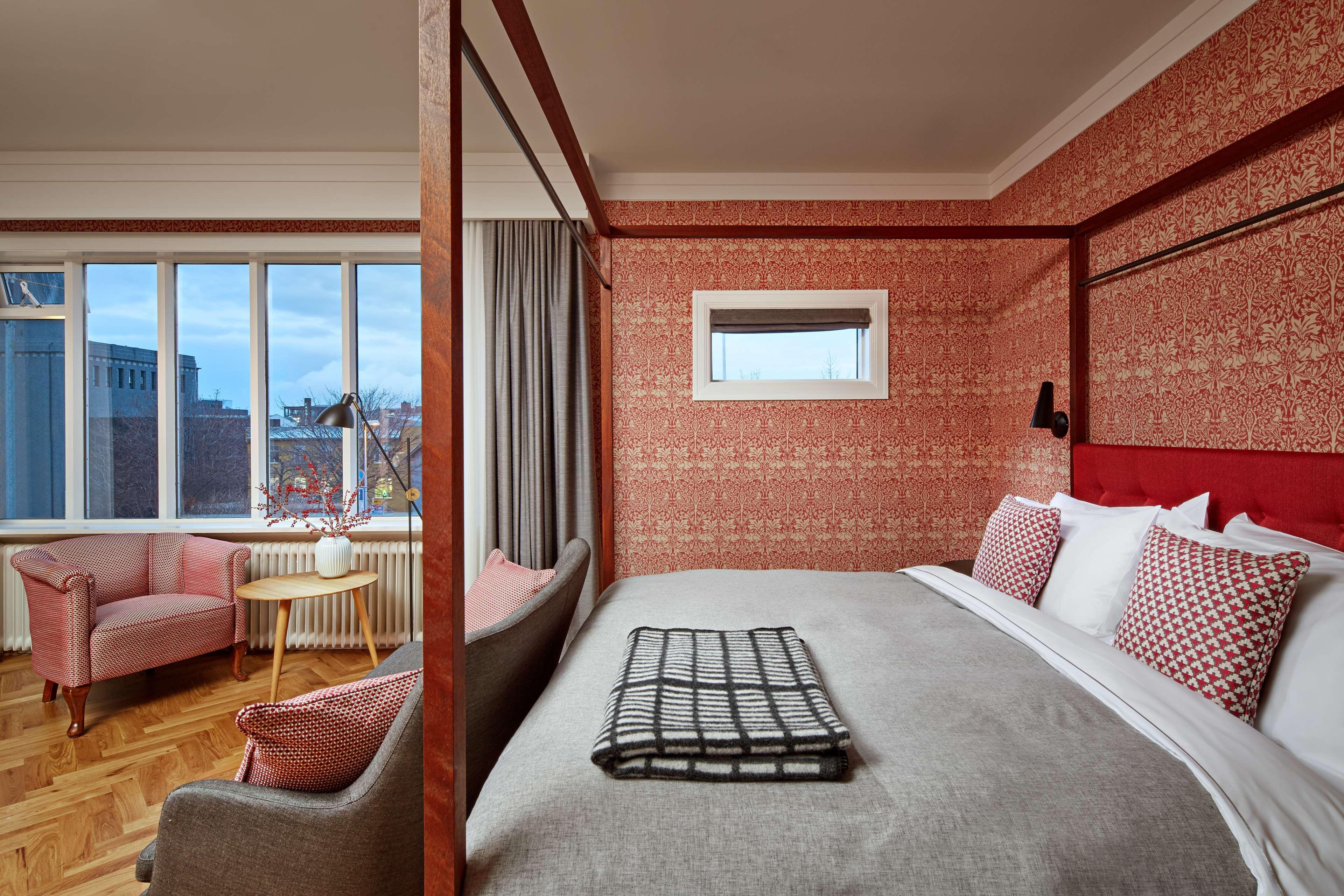 Hotel Canopy By Hilton Centre 4*