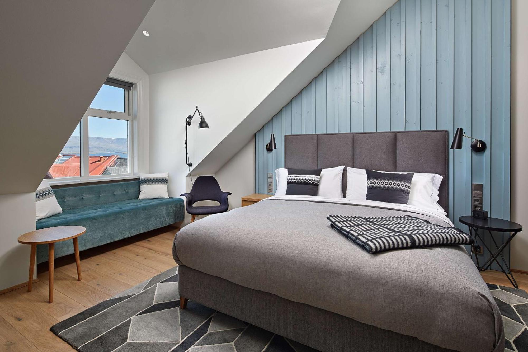 Canopy By Hilton Centre 4*