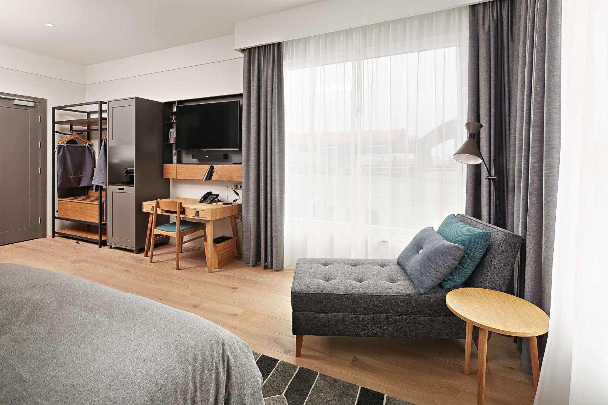 Hotel Canopy By Hilton Centre 4*